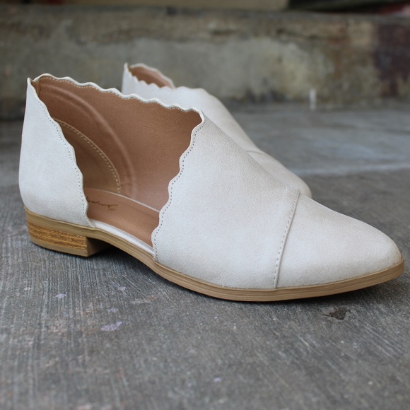 🚨LAST PAIR!!//The Alexandria// Beige ankle Flat - Picture 2 of 6